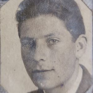 Foto van Jan Verbeek van zijn persoonsbewijs. Foto van Mevr. A.J. Verbeek.
