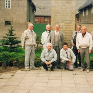 Zöschen gedenkteken op oude plaats in centrum dorp