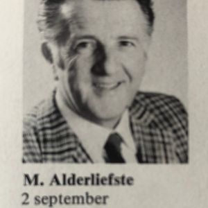 Martinus Alderliefste 25 jaar bij Hoogovens 2 september 1973. Bron Bedrijfsblad Samen.