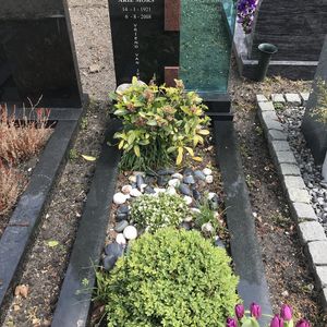 De grafsteen van Arie Mors en zijn vrouw Jans met de tekst "Vriend van Jezus". Bron Online-begraafplaatsen.