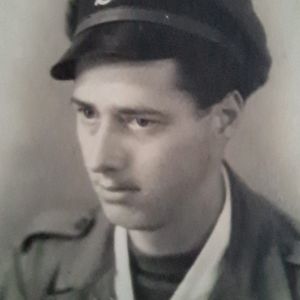 George Stor in militair uniform in Nederlands Indië circa 1948. Foto van mevr. Bakker-Stor