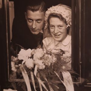 Henk en zijn bruid Wilhelmina op 4 januari 1949. Foto familie Leuven