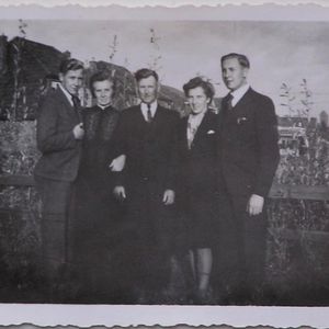 Vlnr: Jan de Boer, Hiltje de Boer-Oostra, Jan de Boer, Christina de Boer en Leen de Boer
