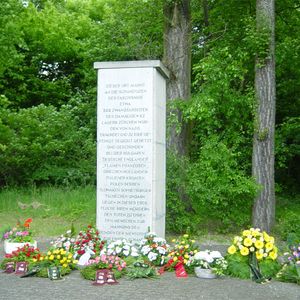 Ehrenmal te Zöschen bij de herdenking op 31 mei 2004