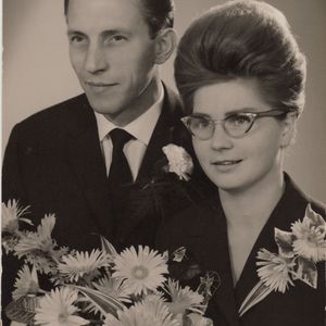 Huwelijksfoto van Piet Verswijveren met Bep Scheerman op 2x-09-1962.