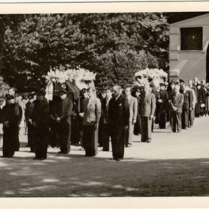 De herbegrafenis op 19 juni 1951