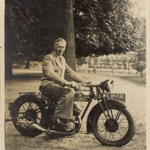 Nico Aardenburg op de motorfiets. Bron fam. Aardenburg