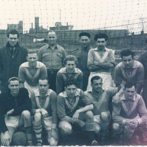 VVB Elftal Boven 3e van rechts Pedro Vlietstra. Onder 1e rechts Sjaak van der Linde. Foto van P. van Vuuren.