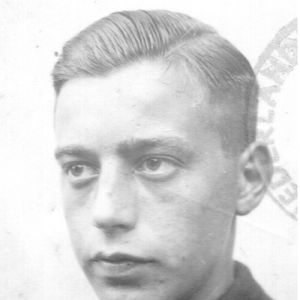 Pasfoto van een ontslagbewijs uit 1943. Beschikbaar gesteld door R. de Groot.