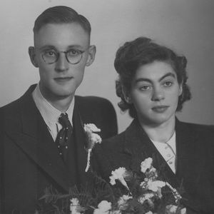 Klaas Foekema en Toos Melis op hun trouwdag 19 augustus 1943.