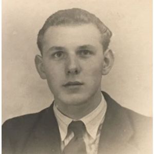 Nol Zandstra 18 jaar, dus 1944 vlak voor de Razzia. Foto van Mevr. E. Poulus-Zandstra