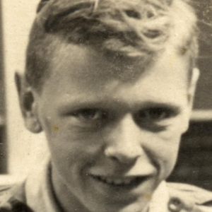Arie Kunnen gefotografeerd op de bedrijfsschool van Hoogovens rond 1941. Foto van Jos Kunnen