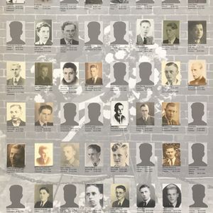 Namen en foto's van de 65 overledenen