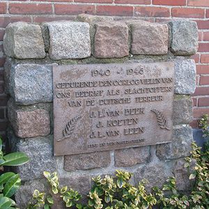 Plaquette Plaatwellerij, onthuld 17-10-1946