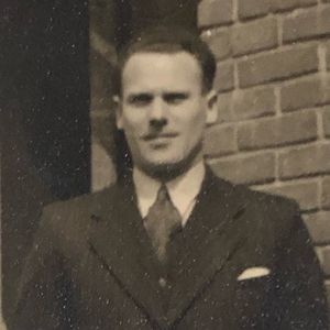 Cor van der Wal achter Rijvordtlaan 8. Circa 1945. Foto van Mevr. Borst-van der Wal.
