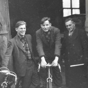 Jan Kuilman (In het midden). Foto via Mevr. M. Duinmeijer-Bos